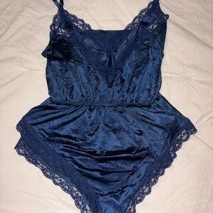 Elegant Navy Lace Trim Sleepwear